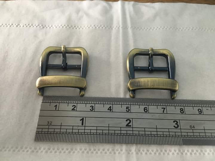 Footwear centre pin buckle