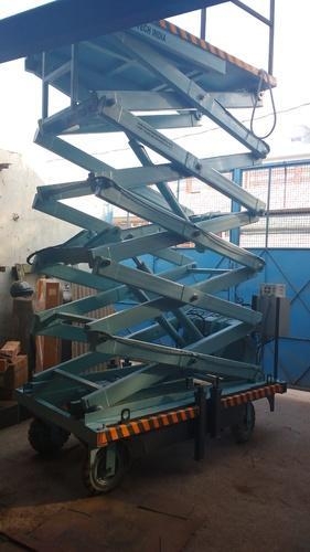 Mobile Scissor Lift from Servo Tech (India)